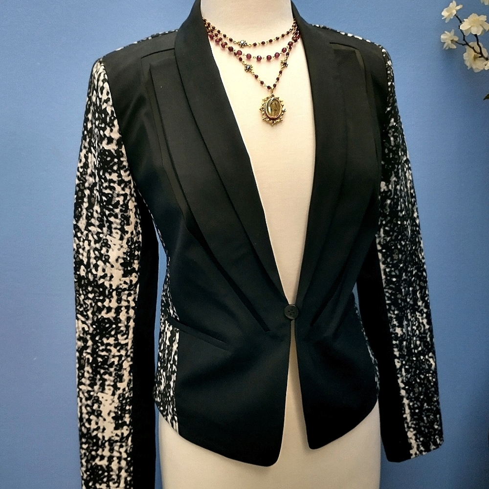 Diane Von Furstenberg Black and White Olena Single Button Jacket Size 2